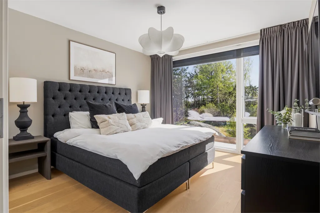 Magamistoad - Modern Two-Storey Flat with Garden in Klinta