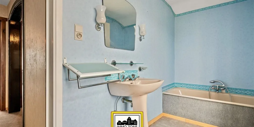 Bathrooms - Spacious Bungalow with Garden in Oosterzele