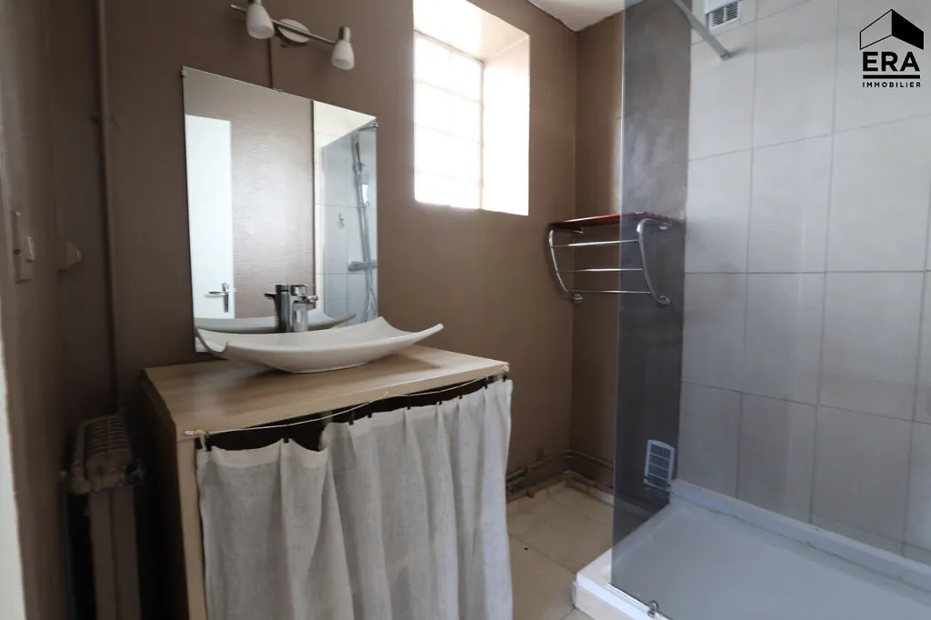 Salles de bain - Appartement 2 Pièces avec Parking à Orléans