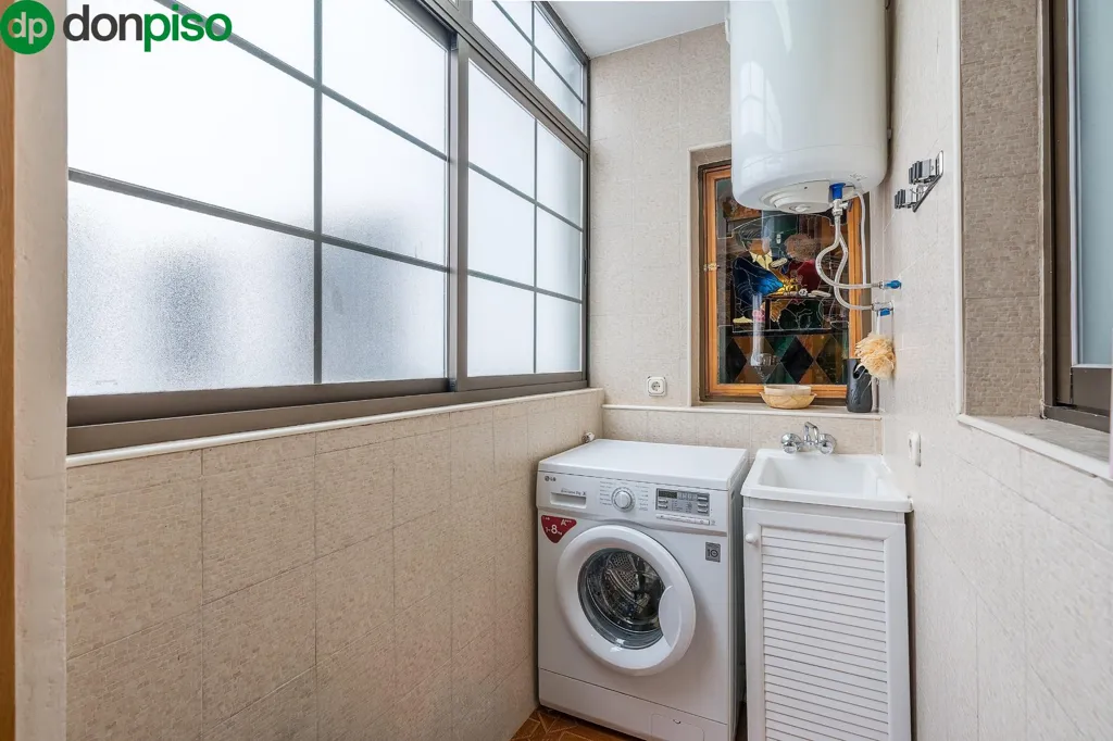 Buanderie - 3-Bed Apartment with Balcony in Pajaritos, Granada