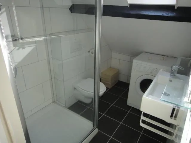Vannitoad - Compact Apartment with Garden Access in Eindhoven