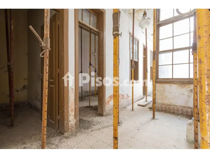 Pièces - Charming 1920s House for Renovation in Toscal