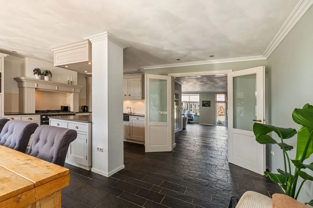 Söögituba - Spacious Two-Storey House with Garden in Hoogenboomstraat