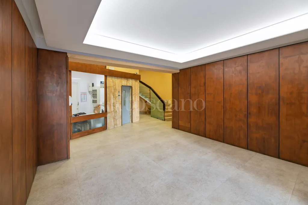 Esik - Spacious Apartment with Balcony in Monteverde, Rome