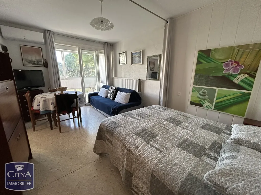 Bedrooms - 1-Bed Apartment with Parking in Balaruc-les-Bains