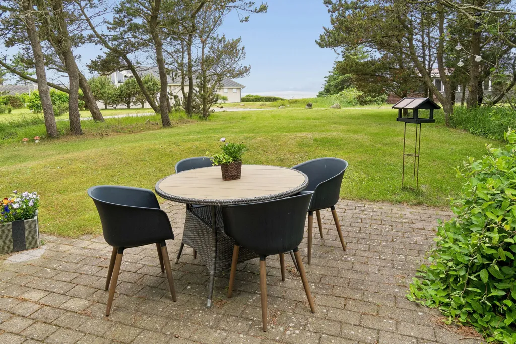 Garden - Cottage with Limfjorden View in Løgstør