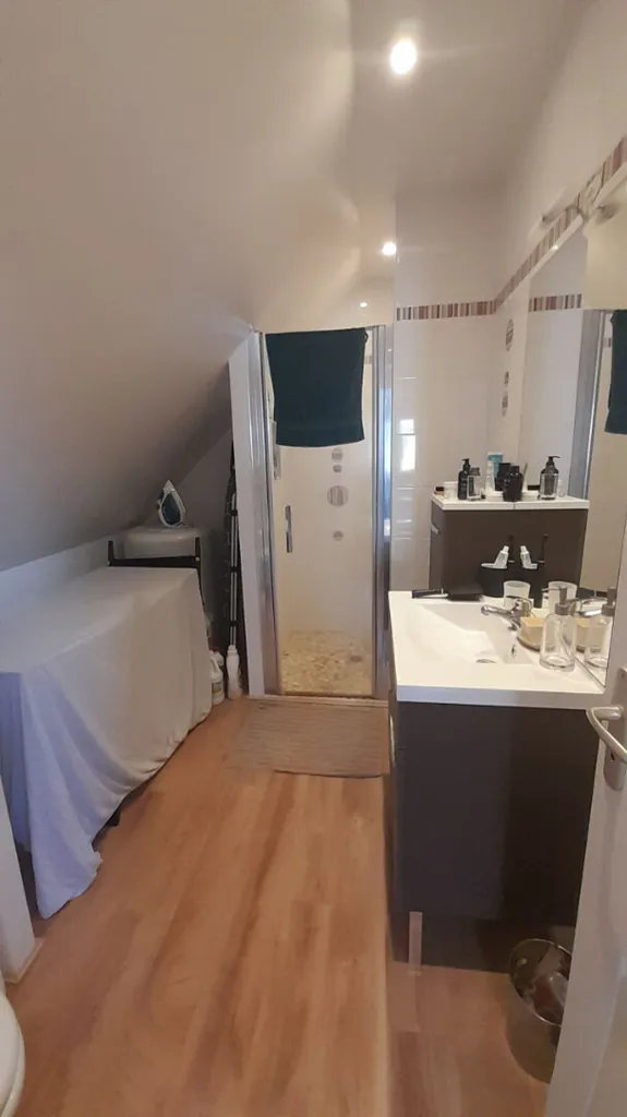 Bathrooms - Furnished Apartment with Open Kitchen in Vouzon