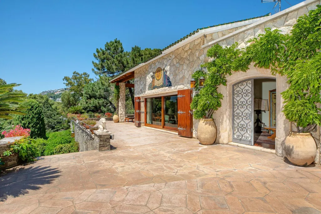 Terrazza - Seafront Estate with Beach Access in Almadraba