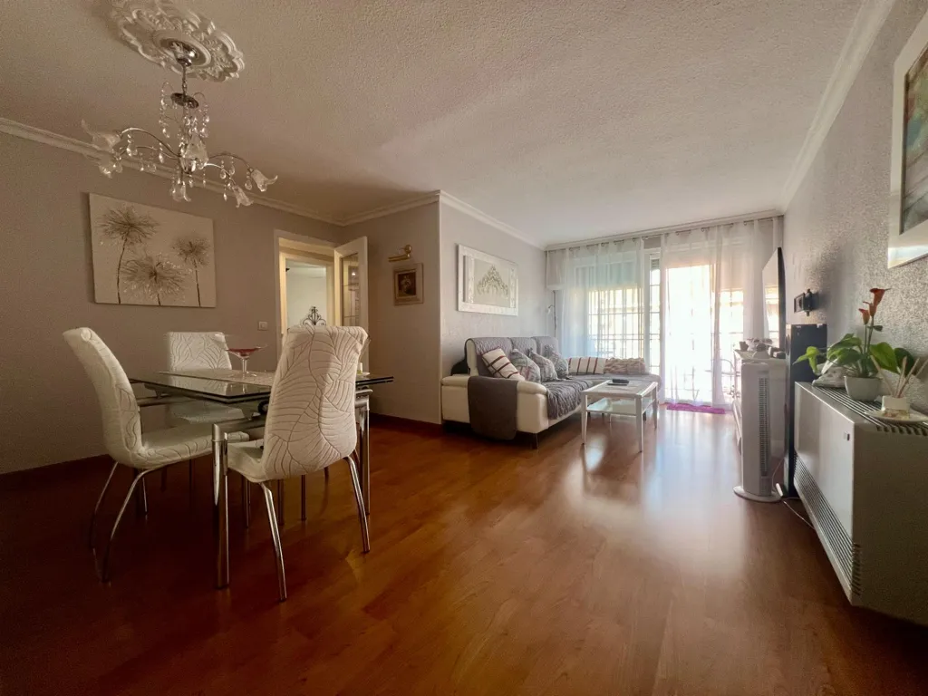 Sala da pranzo - Bright Apartment with Terrace in Parque Azahara