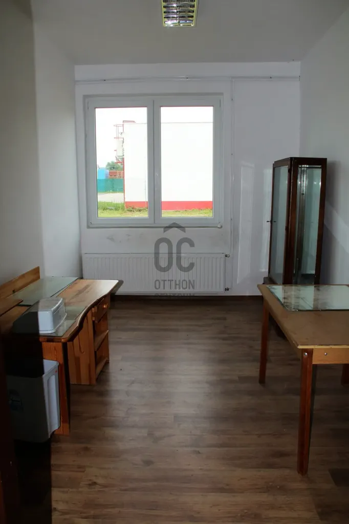 Bureau - Commercial Space with Utilities in Keszthely