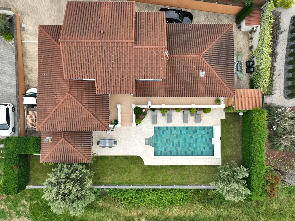 Maison 9 pièces à Pommiers