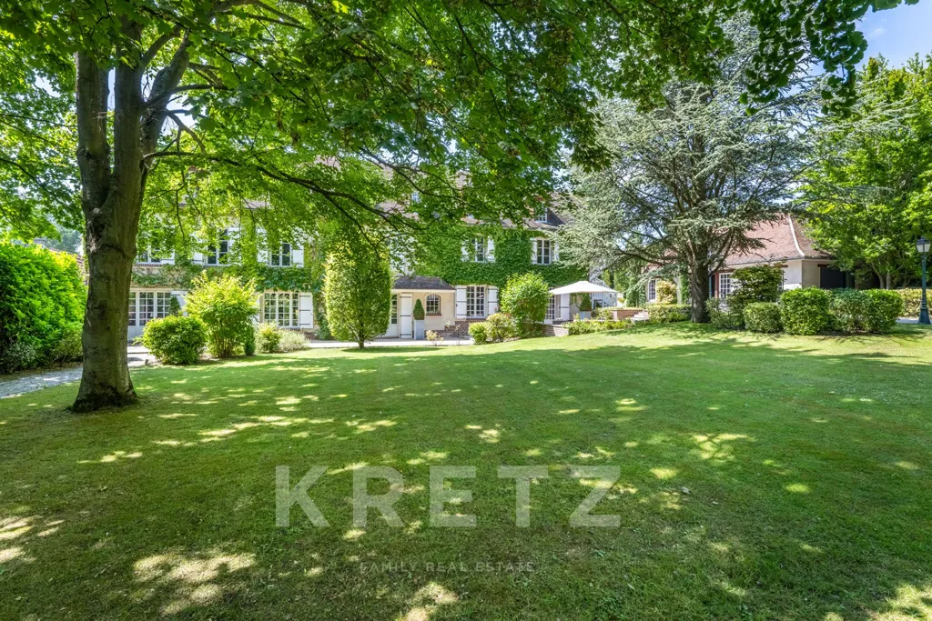 Jardin - Propriété de Caractère avec Piscine à Neauphle-le-Vieux