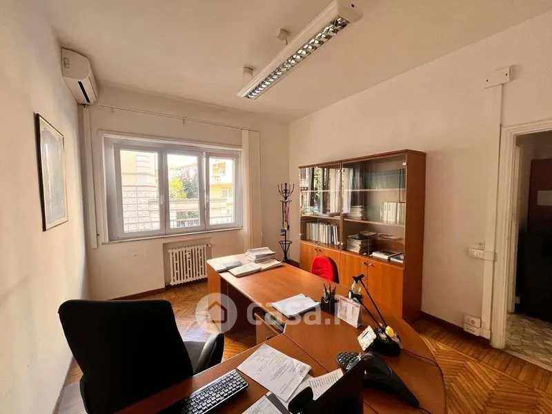 Bureau - Versatile Apartment in Via Torlonia, Rome