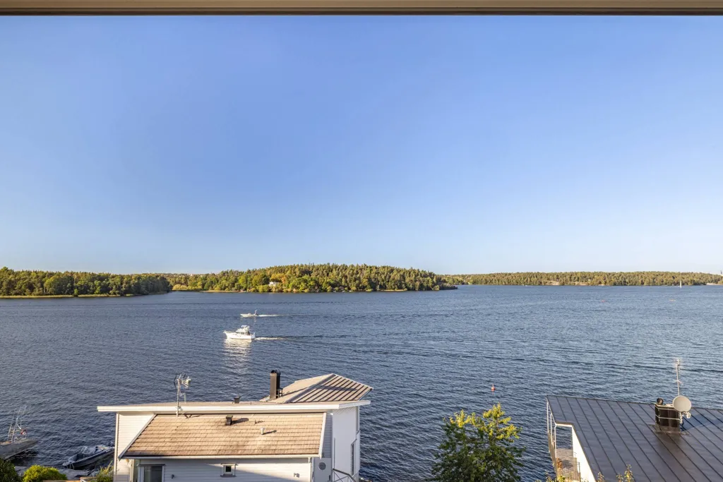 Terrace - Modern Apartment with Mälaren View in Mälarhöjden