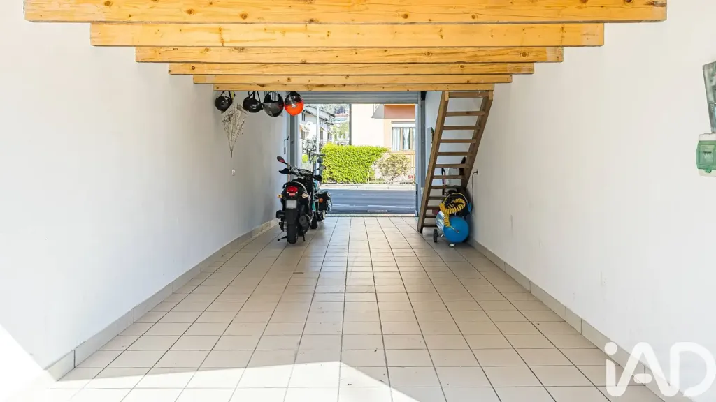 Garage - Luxury Penthouse with Terraces in Cantù
