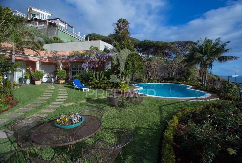 Bassein - Luxury Villa with City View in Funchal