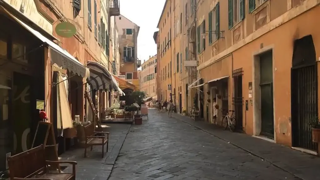 Seafront Bilocale with Garden in Finale Ligure