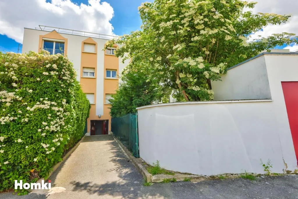 Välivaade - Bright 2-Bed Flat with Parking in Le Bourget