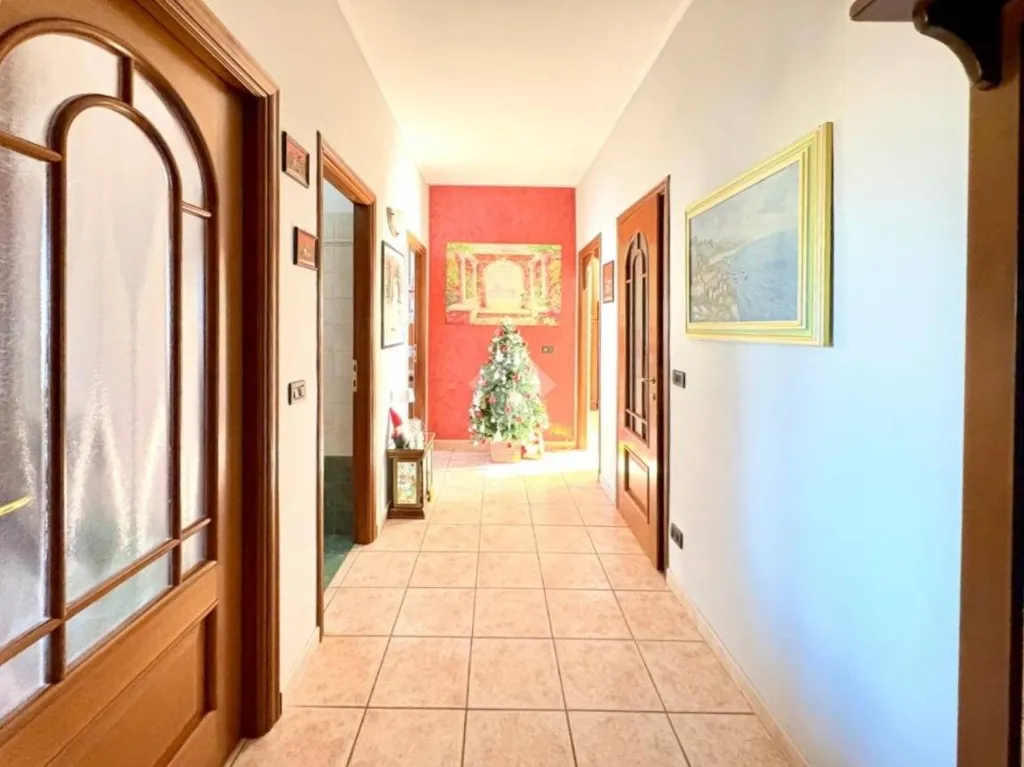 Esik - Apartment with Balcony and Terrace in La Loggia