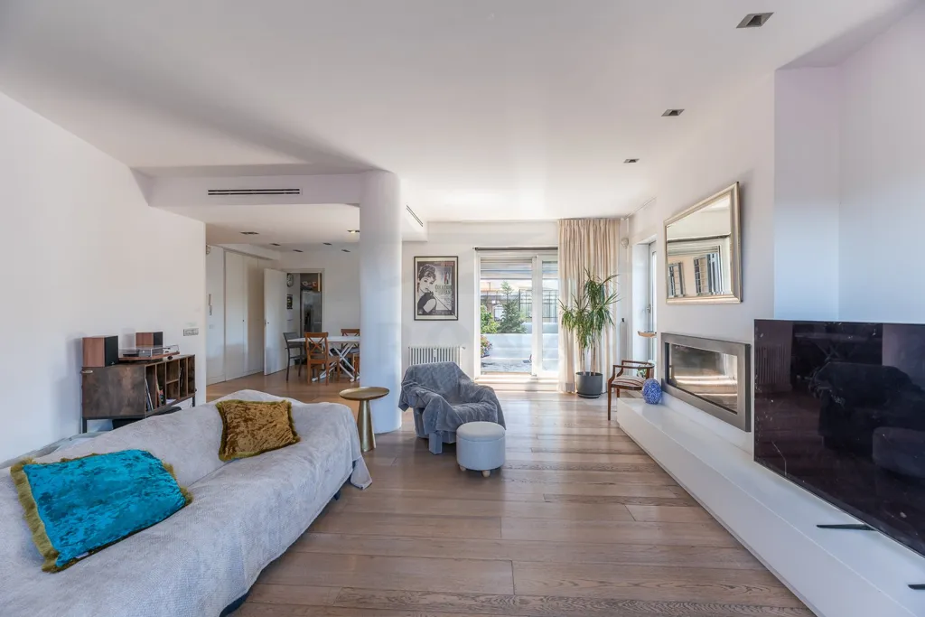 Elutuba - Penthouse with Panoramic Terrace in Vigna Clara, Rome
