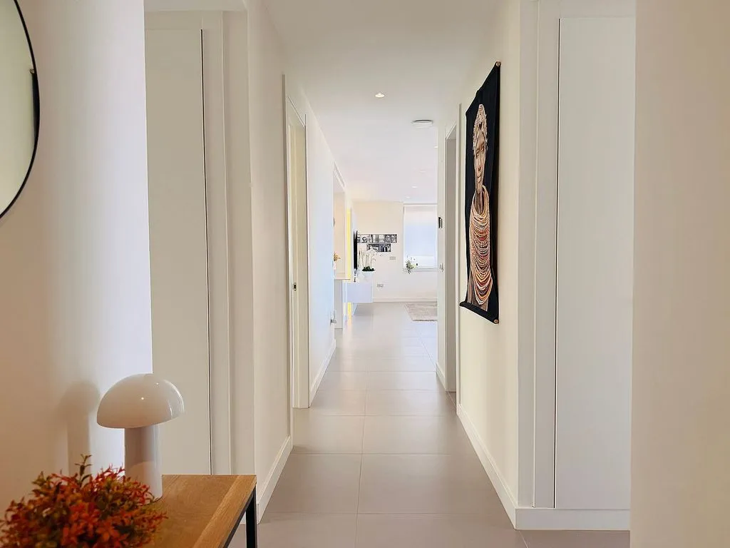 Esik - Contemporary Flat with Sea View in Estepona