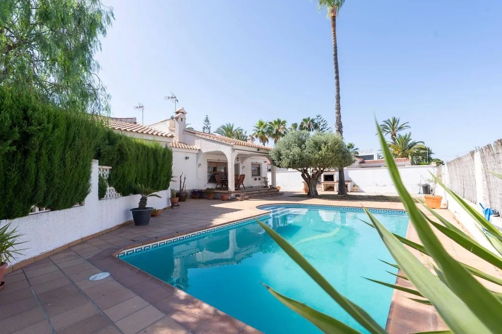 Piscine - Detached House with Pool in Torrevieja