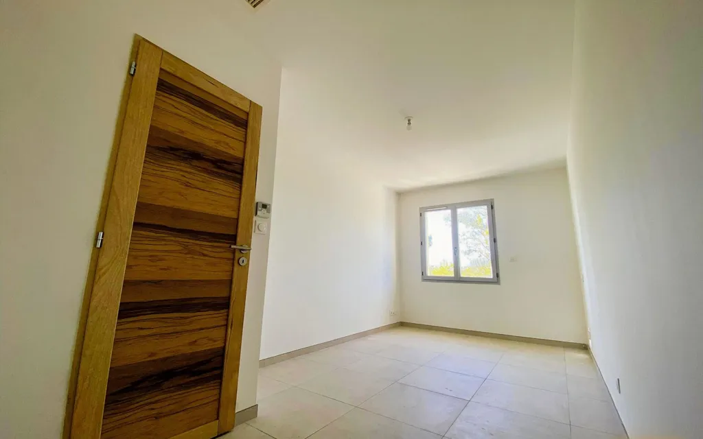 Toad - Modern Villa with Pool in Loriol-du-Comtat
