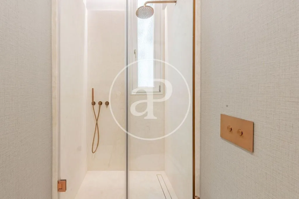 Bagni - Refurbished Flat with Balcony in Chueca, Madrid