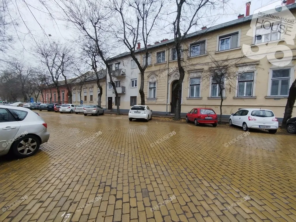 Rõdu - Renovatable Apartment in Kecskemét Centre