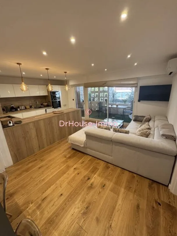 Living Room - Renovated 2-Bed Flat with Balcony in Marseille