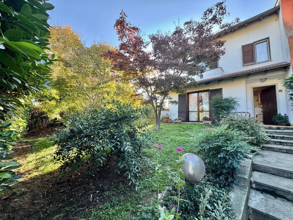 Aed - Three-sided Villa with Garden in Mortara