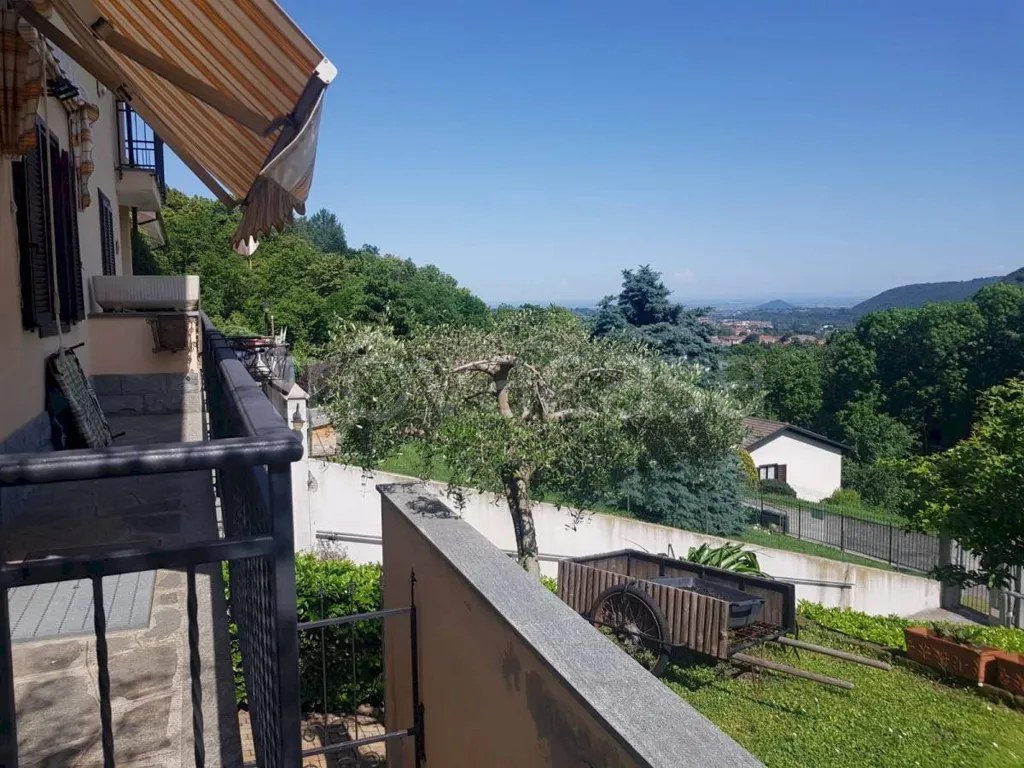 Balcon - Villa with Garden and Terraces in Torre Pellice