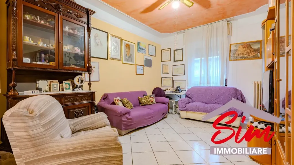 Séjour - Third Floor Flat with Balcony in Central Novara