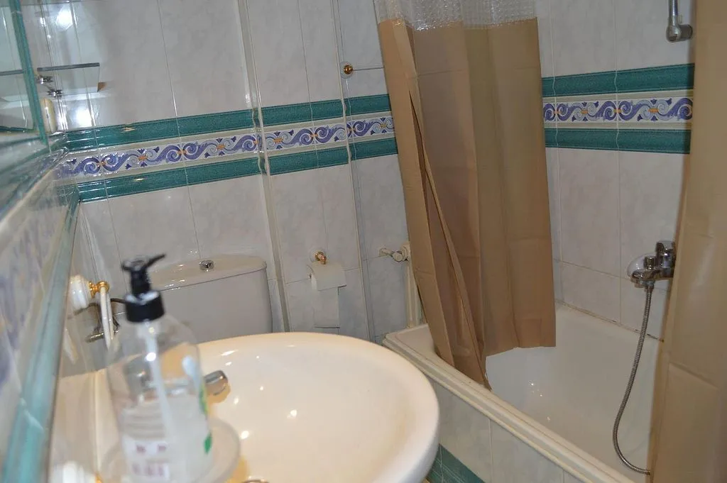 Vannitoad - Amueblated Flat with Balcony in Granada