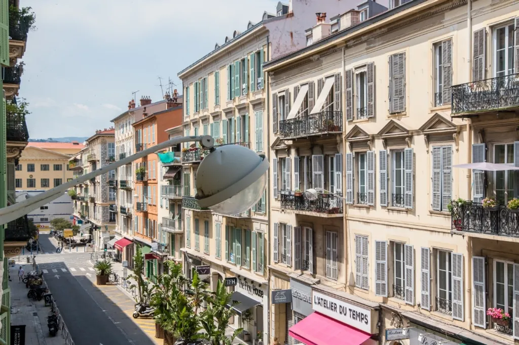 Välivaade - 2-Bedroom Apartment with Courtyard View in Nice