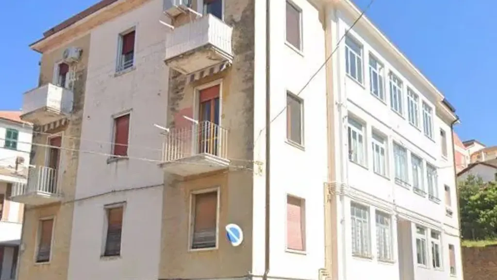 Välivaade - Rearranged Apartment with Parking in Chieti