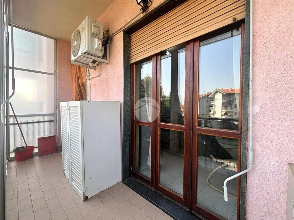 Balcone - 4-Room Apartment with Balcony in Torino