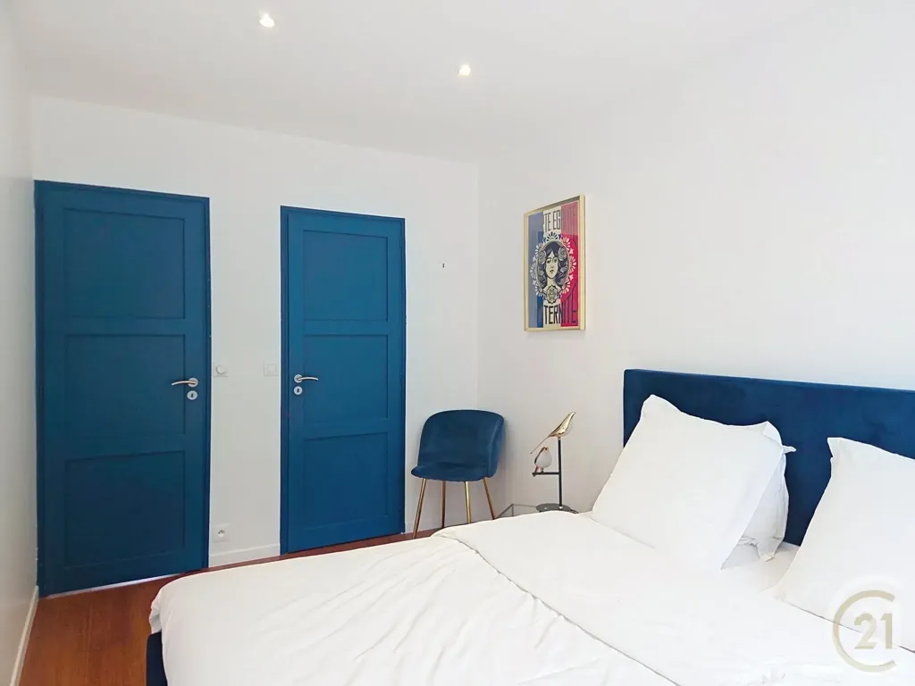 Bedrooms - 3-Bed Apartment with Parking in Compiègne