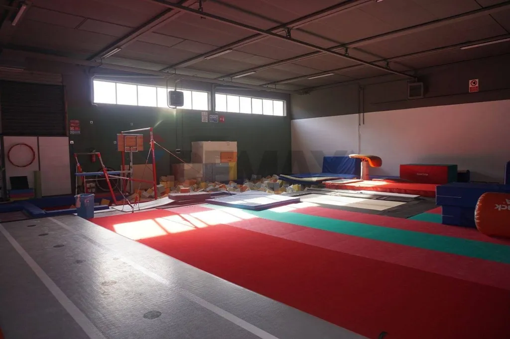 Pièces - Industrial Warehouse with Office Space in Ragusa