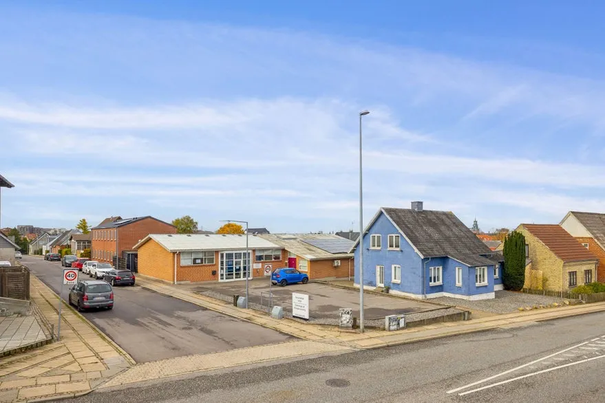 Exterior - Versatile Property with Business Potential in Vejgård