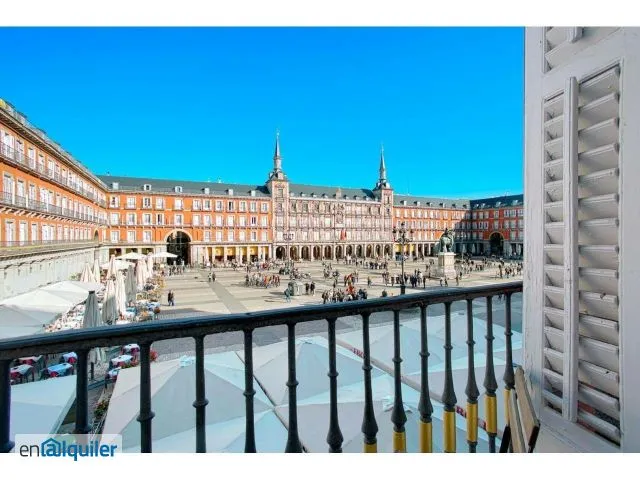 Balcone - 17th-Century Suite with Plaza View in Madrid