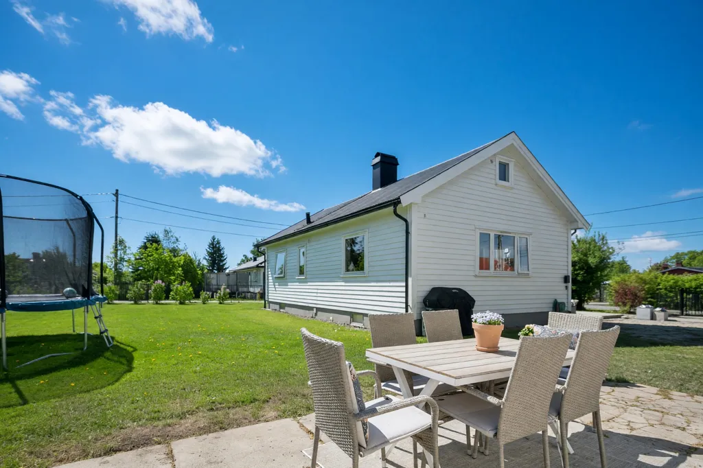 Jardin - Modern Bungalow with Garden in Spikkestad