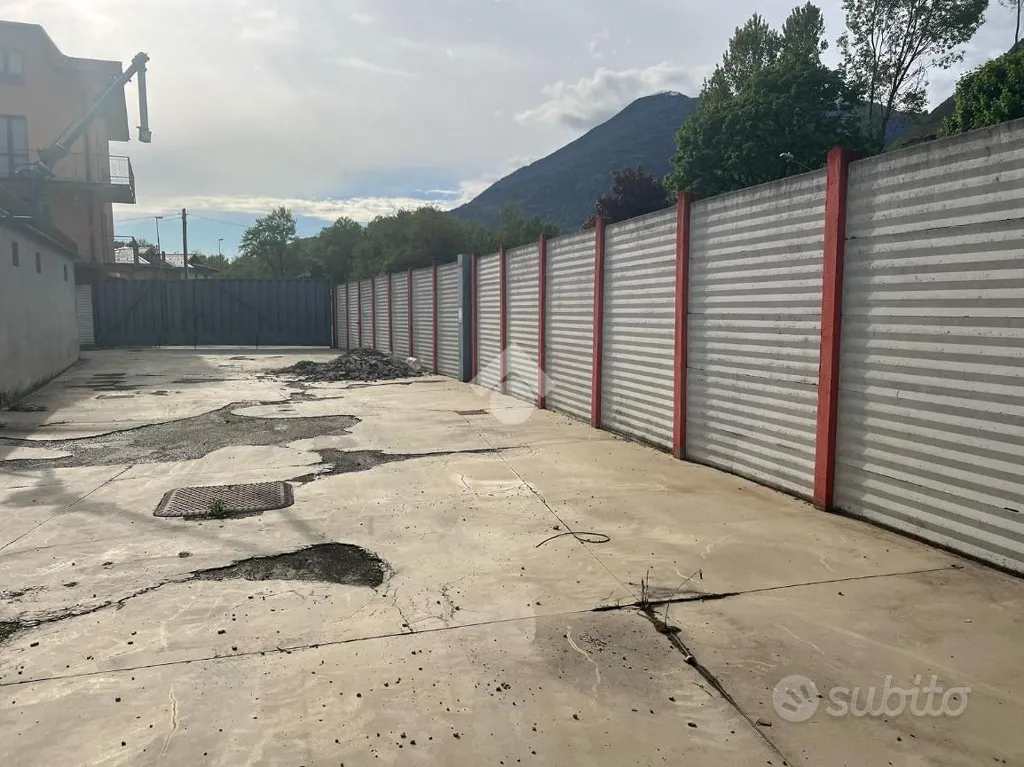 2-room commercial property in IT
