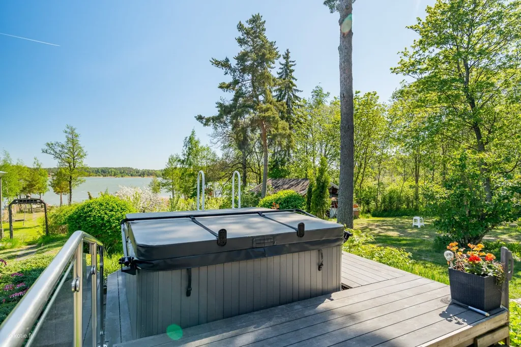 Terrasse - Beachfront House with Private Shore in Hirvensalo