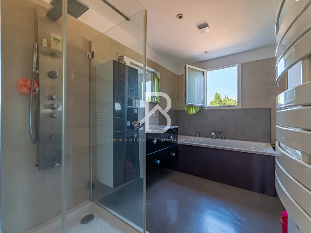Salles de bain - Mas avec Terrain de 7 000 m² près de Montpellier