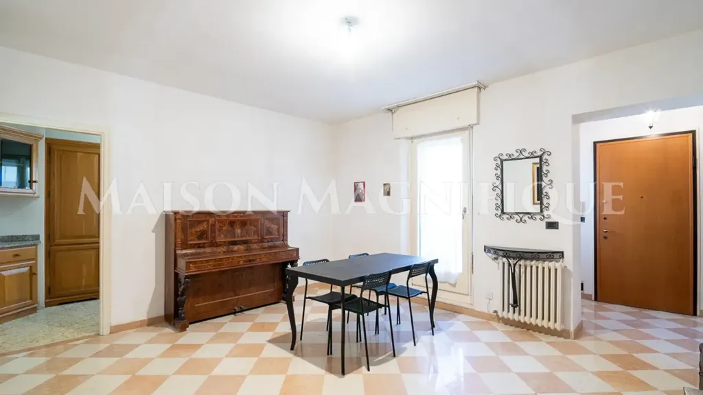 Elutuba - Third Floor Flat with Lift in Ferrara Centre