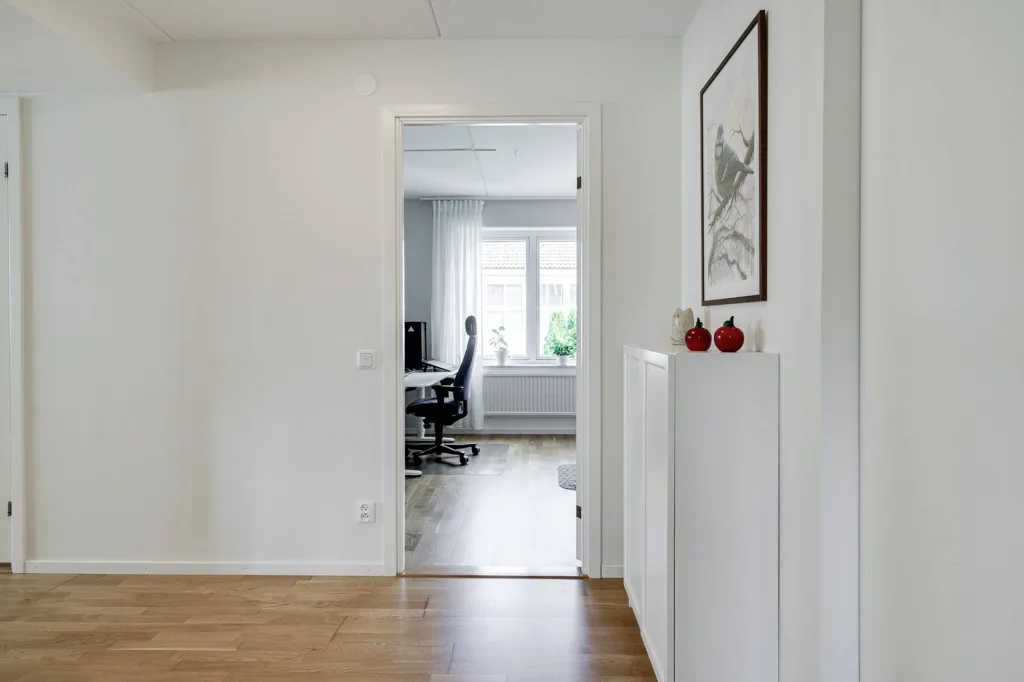 Entrée - Apartment with South-Facing Balcony in Örebro