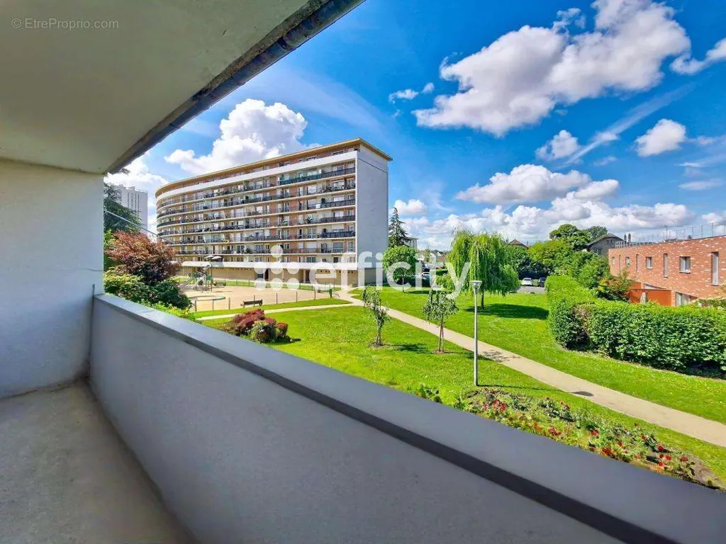Rõdu - Apartment with Balcony and Terrace in Eaubonne