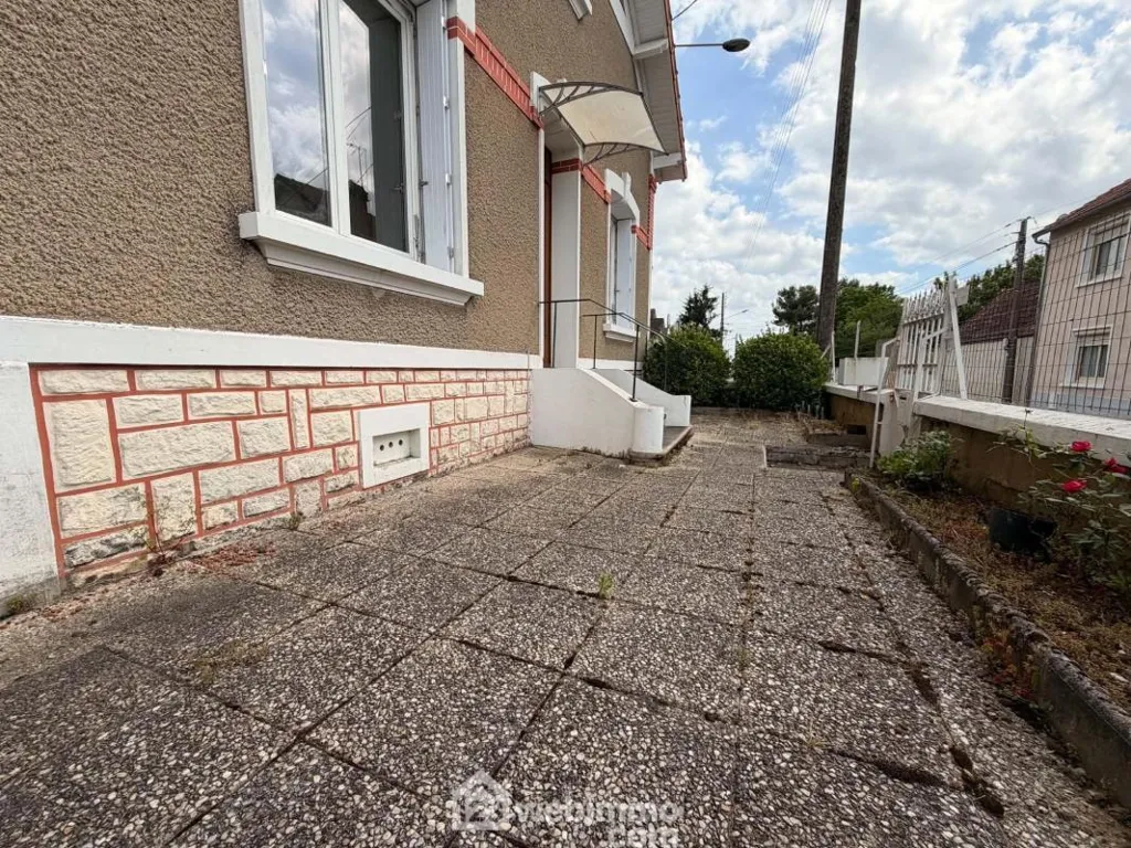 Aed - Poitevine-Style Townhouse with Garden in Châtellerault