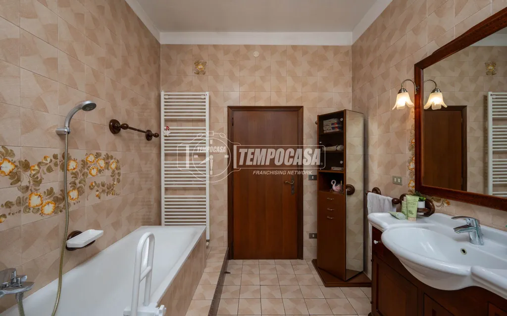 Salles de bain - Quadrilocale with Triple Exposure in Sassuolo